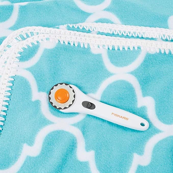 Fiskars 45mm Perforated Rotary Blade, Crochet Edge Skip Stitch Rotary Cutter - Image 4