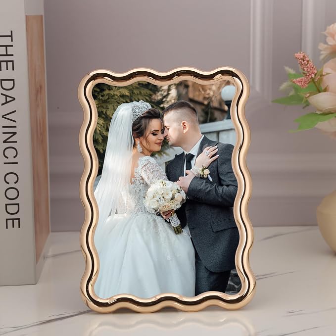 Gold 4 x 6'' High-End Zinc Alloy Picture Frame - Image 2